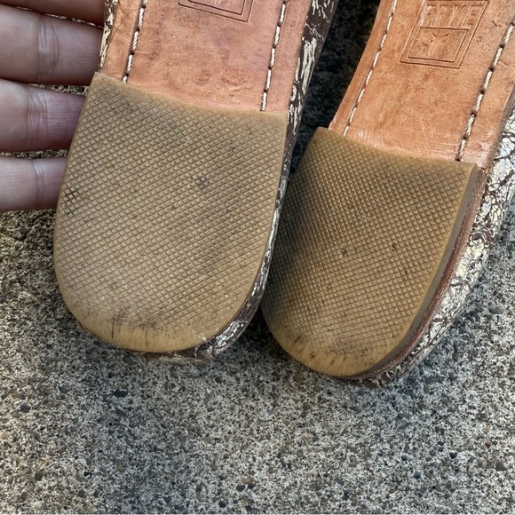 FRYE Carson Ballet Flats Beige Gold Leather Crackled Slip On - Picture 4 of 9